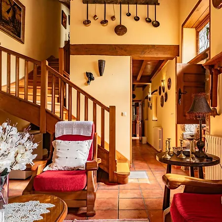 Casas De Casa De Abajo * Para (Asturias)